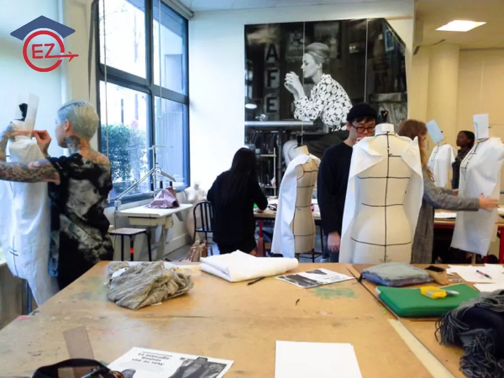 Mod'Art International: Cánh cửa đưa bạn đến Thế giới Thời trang cao cấp