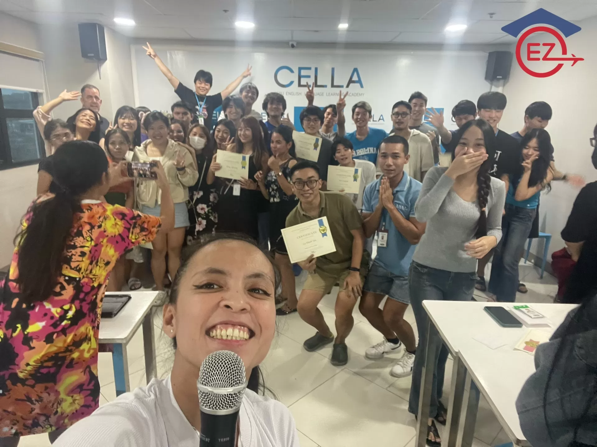 LỄ TỐT NGHIỆP CỦA CELLA CÓ GÌ HOT?